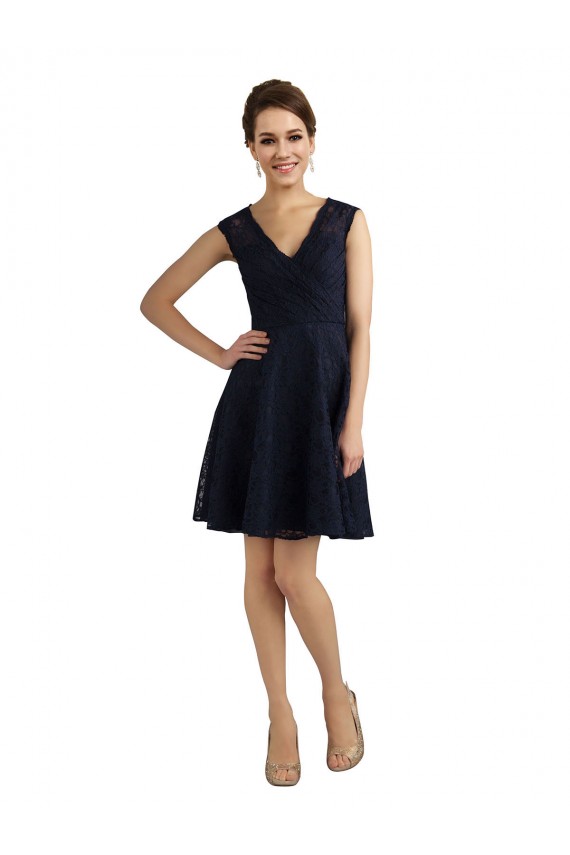 Azul marina oscuro línea A Cuello en V Encaje Corto Vestidos de dama de honor / Vestidos de cóctel Outlet