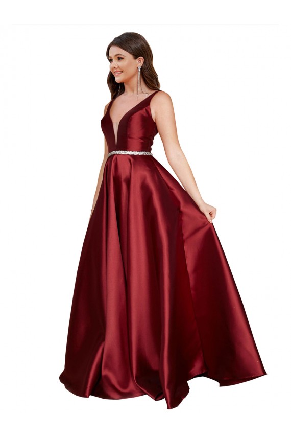 Borgoña línea A Cuello en V Satén Largo Formales Vestidos de dama de honor / Vestidos de fiesta Outlet