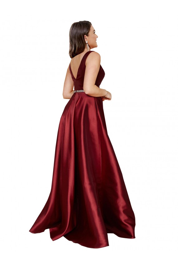 Borgoña línea A Cuello en V Satén Largo Formales Vestidos de dama de honor / Vestidos de fiesta Outlet