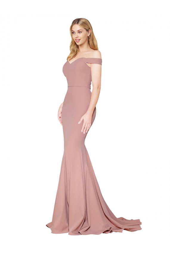 Rosa empolvado Sirena Hombros Descubiertos Barrer tren Crepé Elástico Largo Formales Vestidos de dama de honor / Vestidos de fiesta Outlet