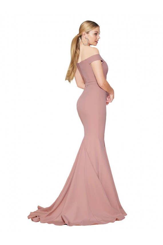 Rosa empolvado Sirena Hombros Descubiertos Barrer tren Crepé Elástico Largo Formales Vestidos de dama de honor / Vestidos de fiesta Outlet